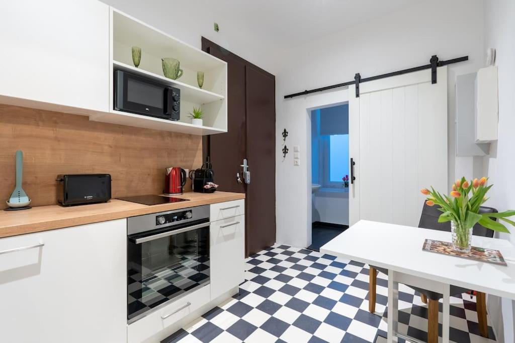 Practical 1Br Flat By Center By Hm Apartman Bécs Kültér fotó