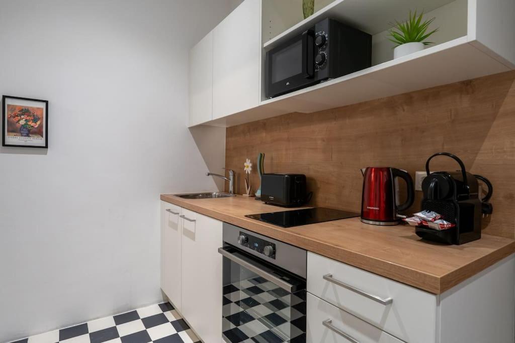 Practical 1Br Flat By Center By Hm Apartman Bécs Kültér fotó