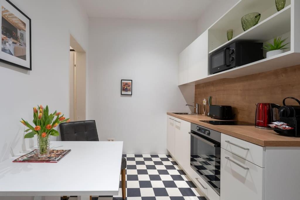 Practical 1Br Flat By Center By Hm Apartman Bécs Kültér fotó