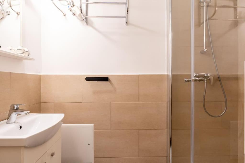 Practical 1Br Flat By Center By Hm Apartman Bécs Kültér fotó
