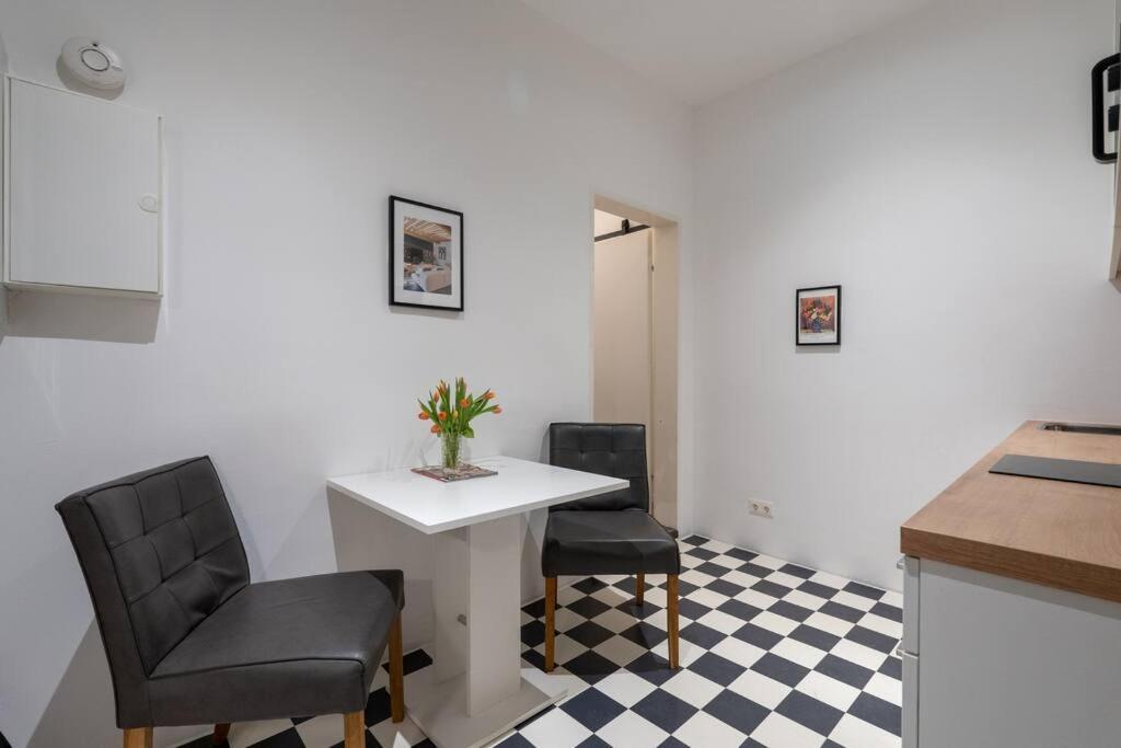 Practical 1Br Flat By Center By Hm Apartman Bécs Kültér fotó